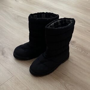 Black Quilted Winter Boots